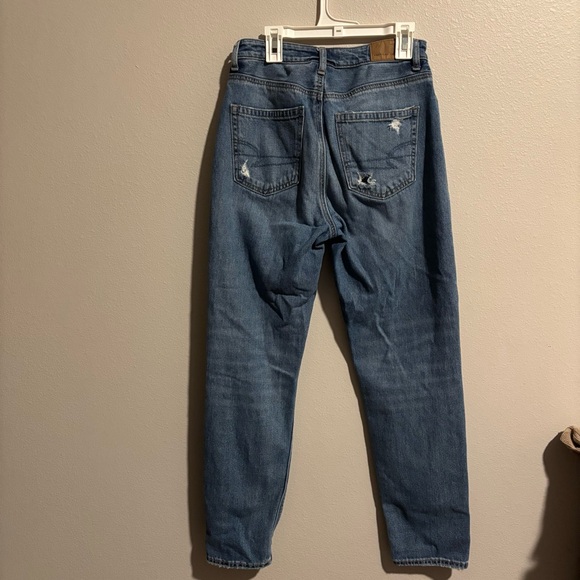 AMERICAN EAGLE Mom Jean Distressed Size 2R - Picture 3 of 6